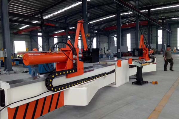 拉彎?rùn)C(jī)的特點(diǎn)及分類應(yīng)用概述